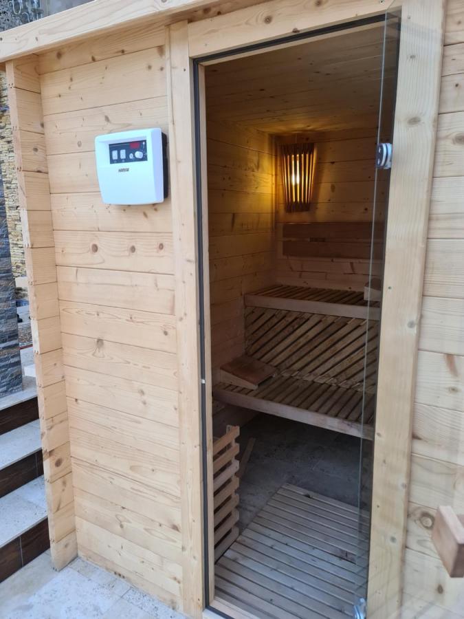 Casa Piri Hotell Anina Exteriör bild