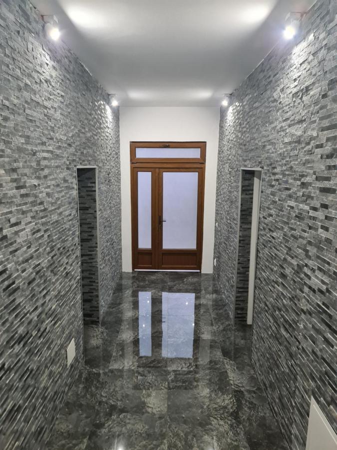 Casa Piri Hotell Anina Exteriör bild