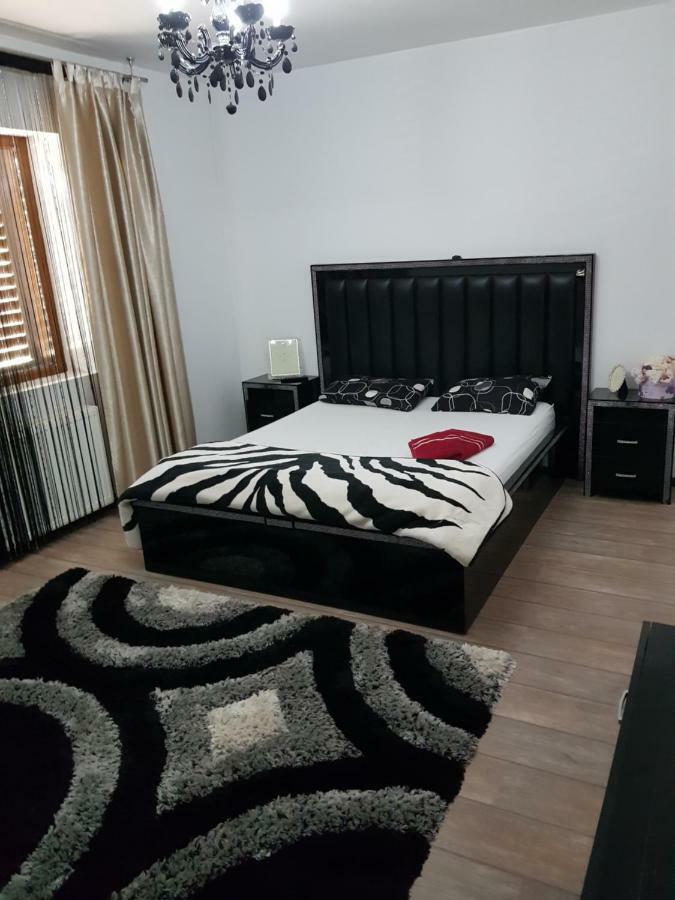 Casa Piri Hotell Anina Exteriör bild