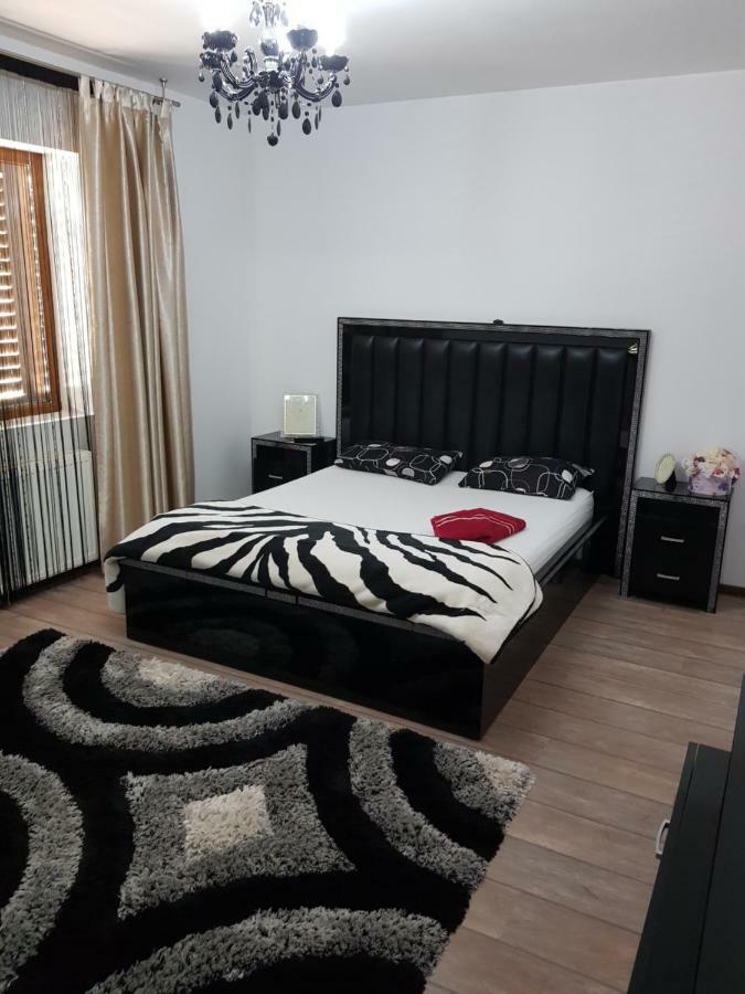 Casa Piri Hotell Anina Exteriör bild